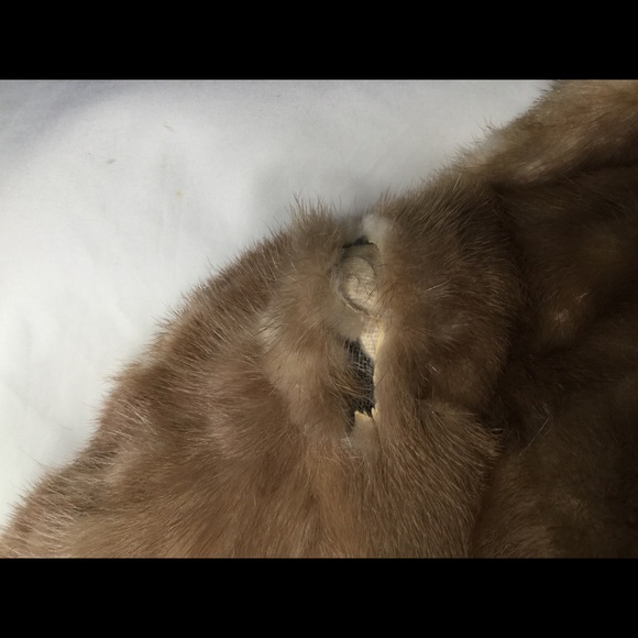 Vintage Femington Furs Beautiful Fur Coat - Picture 12 of 16